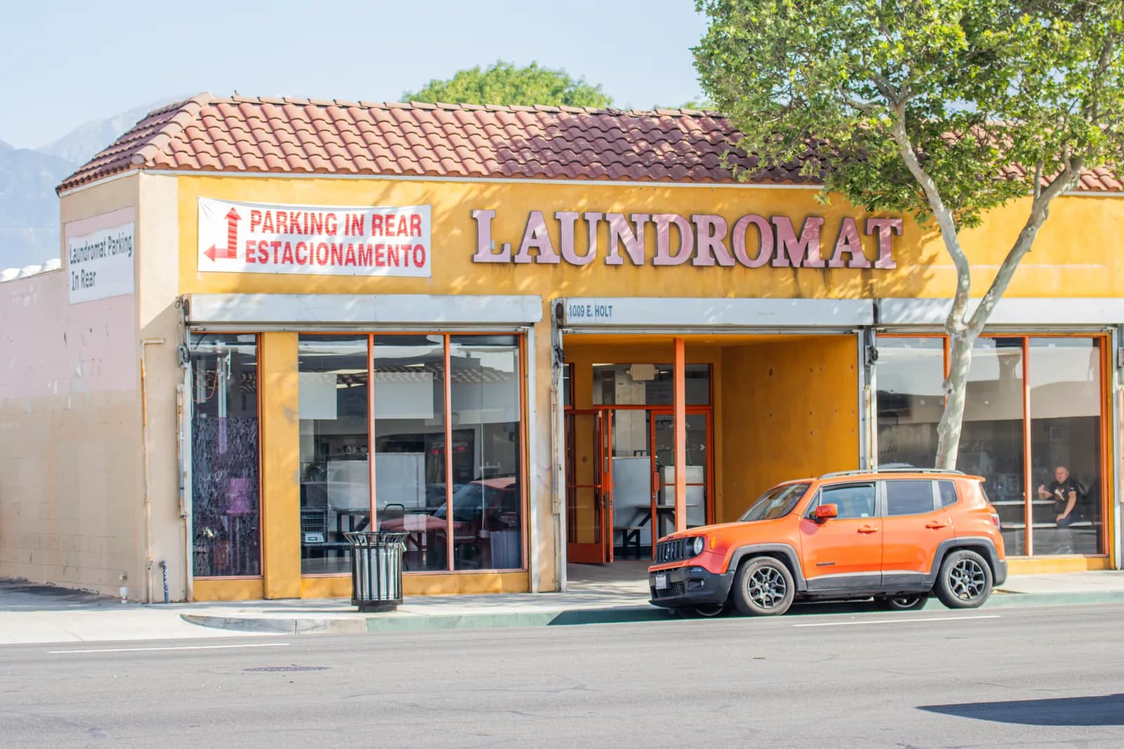 CleanMax Laundromat storefront at 1009 E Holt Ave, Pomona, CA β bilingual parking signage